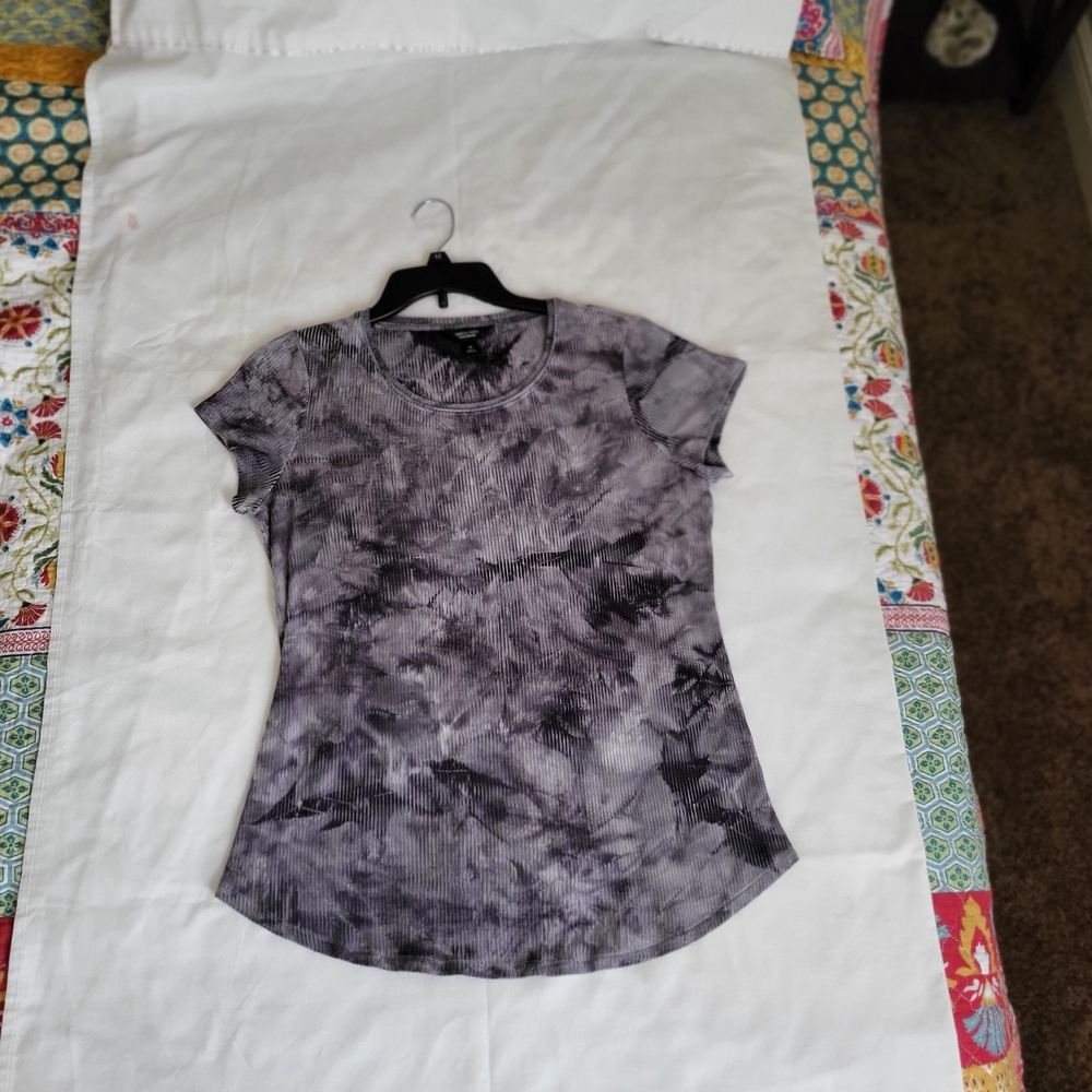 Simply Vera Vera Wang Black and Gray Fitted Short Sleeve Tee